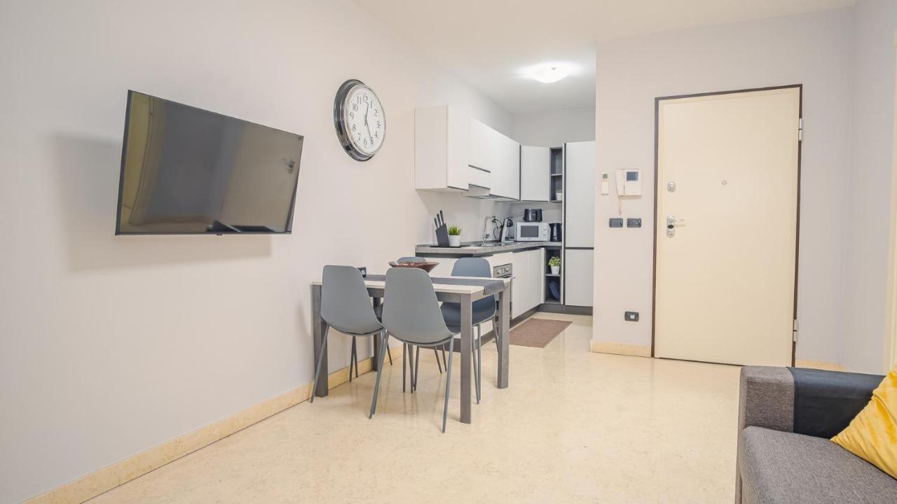 Relais Du Lac Loft - Italian Homing Дезенцано-дель-Гарда Екстер'єр фото